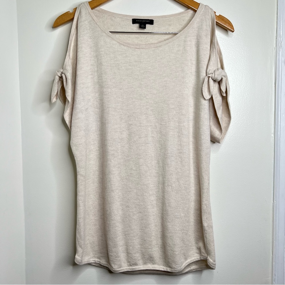 Banana Republic Angora Blend Lightweight Sweater Top Size XS Cold Shoulder